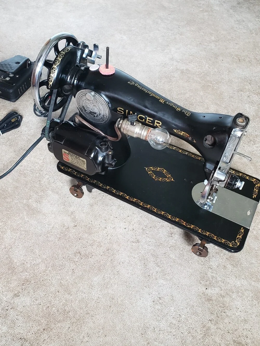 Singer Sewing Machine Model 15 - Picture 5 of 8